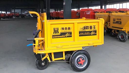 電動(dòng)叉車(chē)的性能特點(diǎn)有哪些